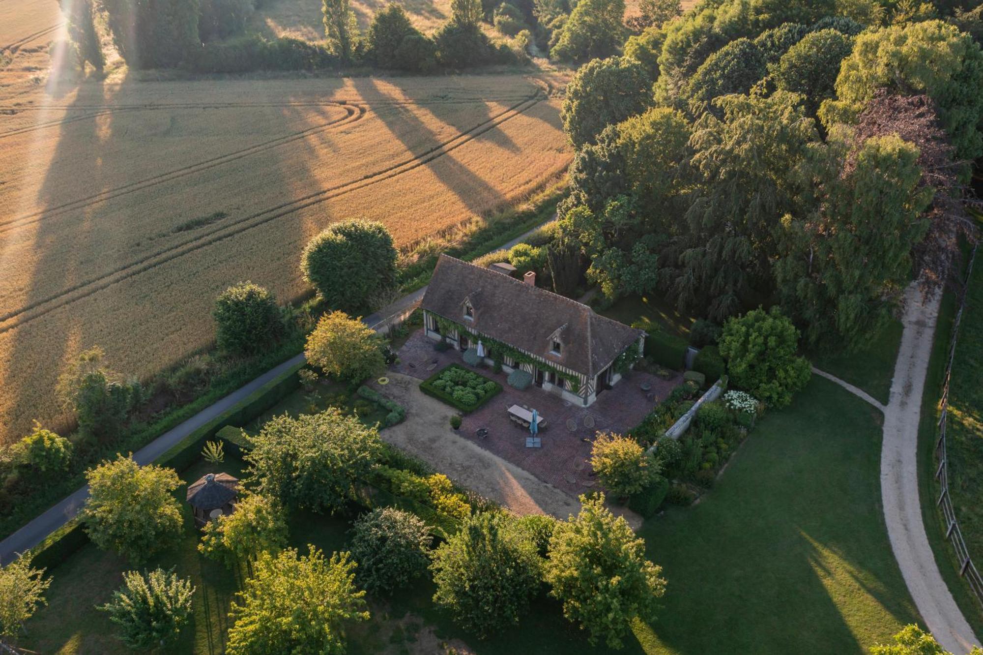 Maison "Jardin Gaillard" Bieville-en-Auge Exteriör bild